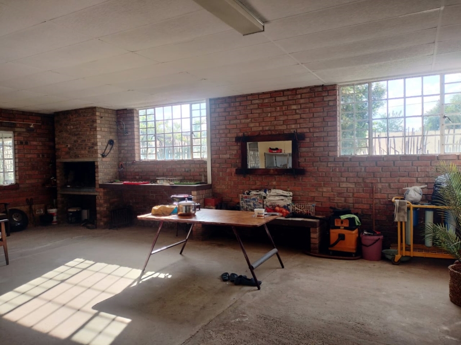 6 Bedroom Property for Sale in Ladybrand Free State